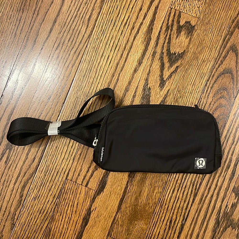 BNWT Lululemon Everywhere Belt Bag